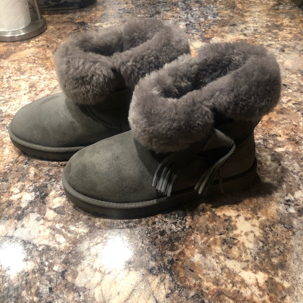 Grey women uggs